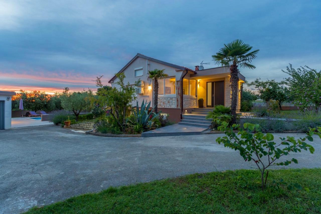 Villa Viktoria Poll&Garden View Kaštelir Exteriér fotografie